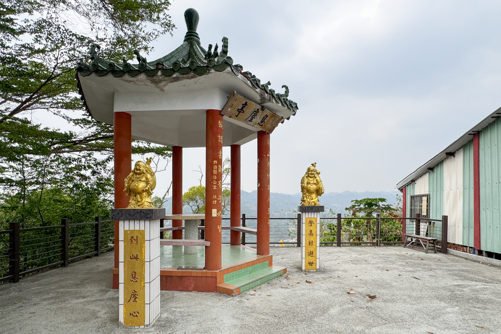 台中北屯｜南觀音山登山步道．編號42小百岳就在台中市區，必拍打卡點黃金佛手 @飛天璇的口袋