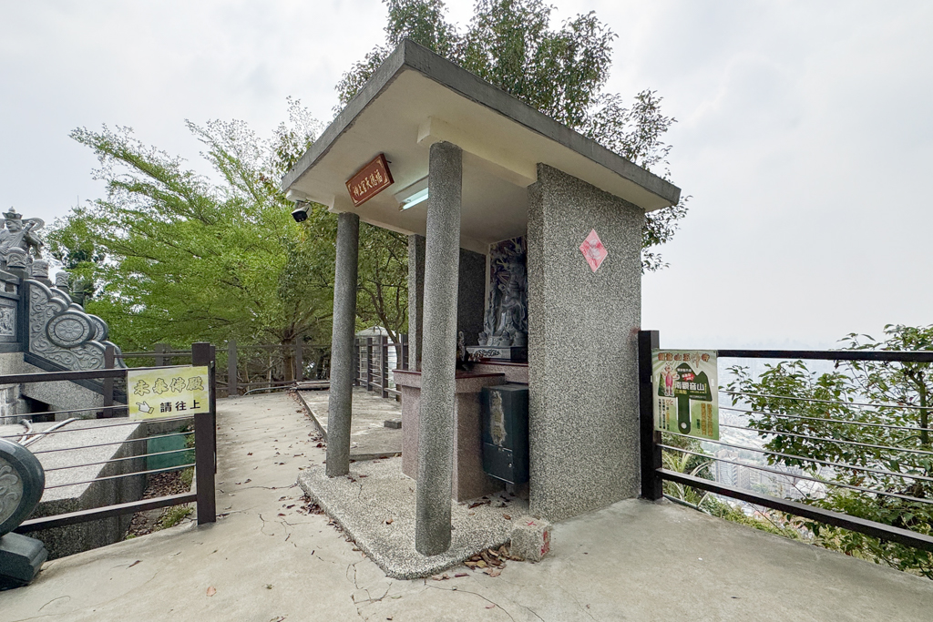 台中北屯｜南觀音山登山步道．編號42小百岳就在台中市區，必拍打卡點黃金佛手 @飛天璇的口袋