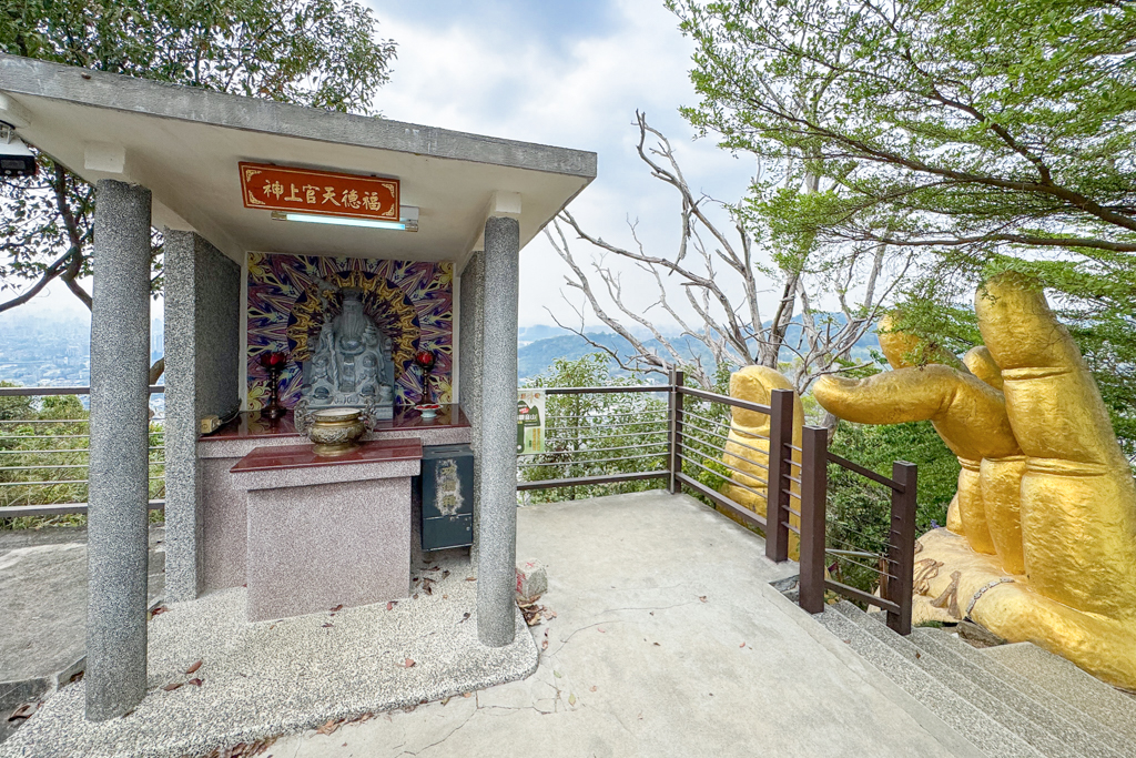 台中北屯｜南觀音山登山步道．編號42小百岳就在台中市區，必拍打卡點黃金佛手 @飛天璇的口袋