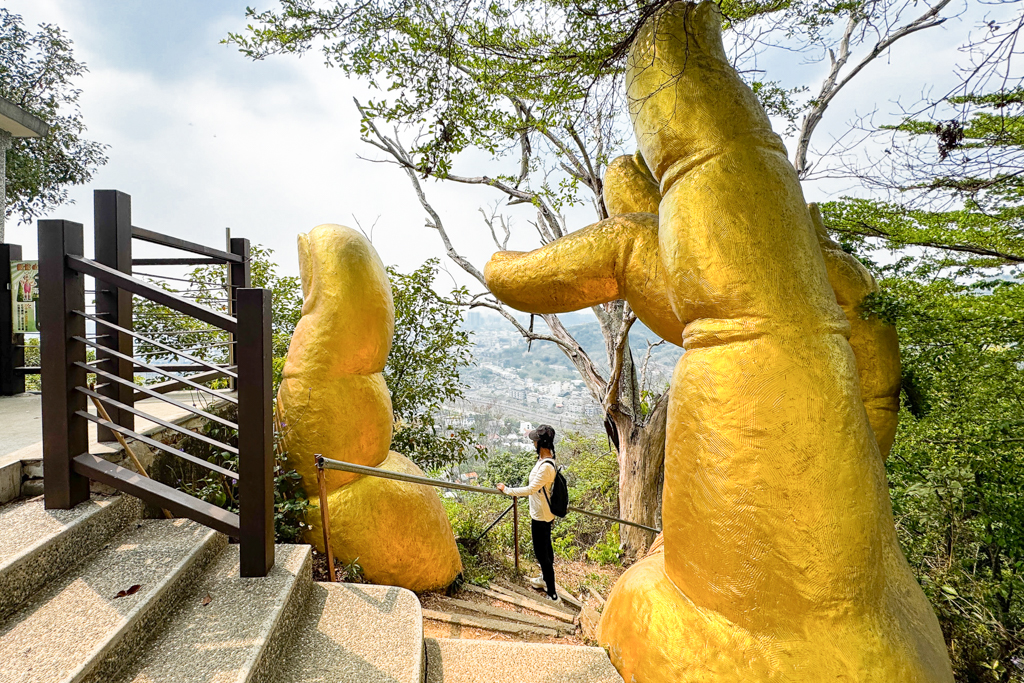 台中北屯｜南觀音山登山步道．編號42小百岳就在台中市區，必拍打卡點黃金佛手 @飛天璇的口袋