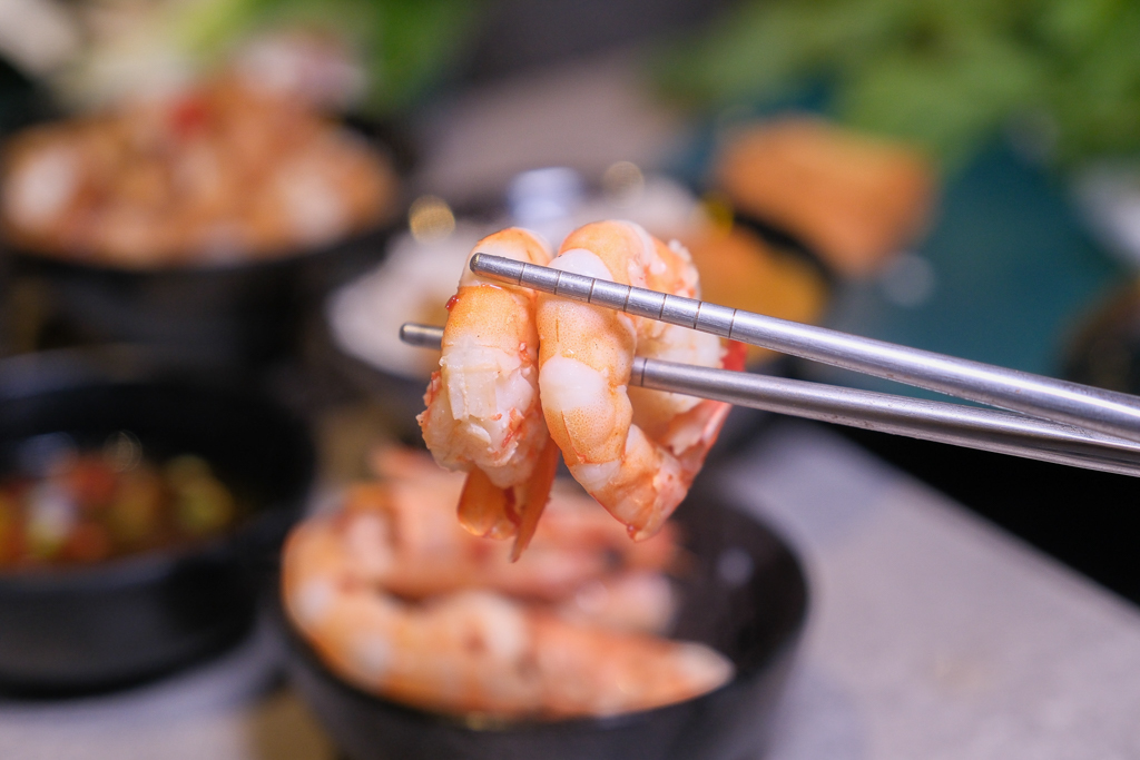 台中西區｜月團圓雞湯火鍋．個人鍋388元以上，50種自助百匯食材，一個人就可以吃鴛鴦鍋 @飛天璇的口袋