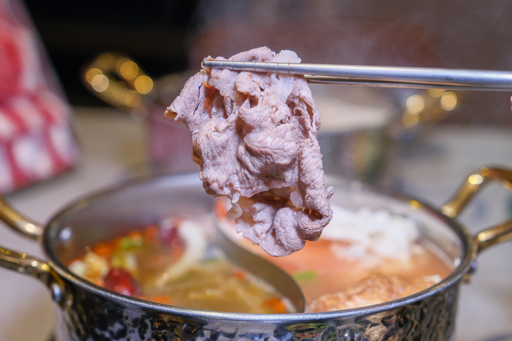 台中西區｜月團圓雞湯火鍋．個人鍋388元以上，50種自助百匯食材，一個人就可以吃鴛鴦鍋 @飛天璇的口袋