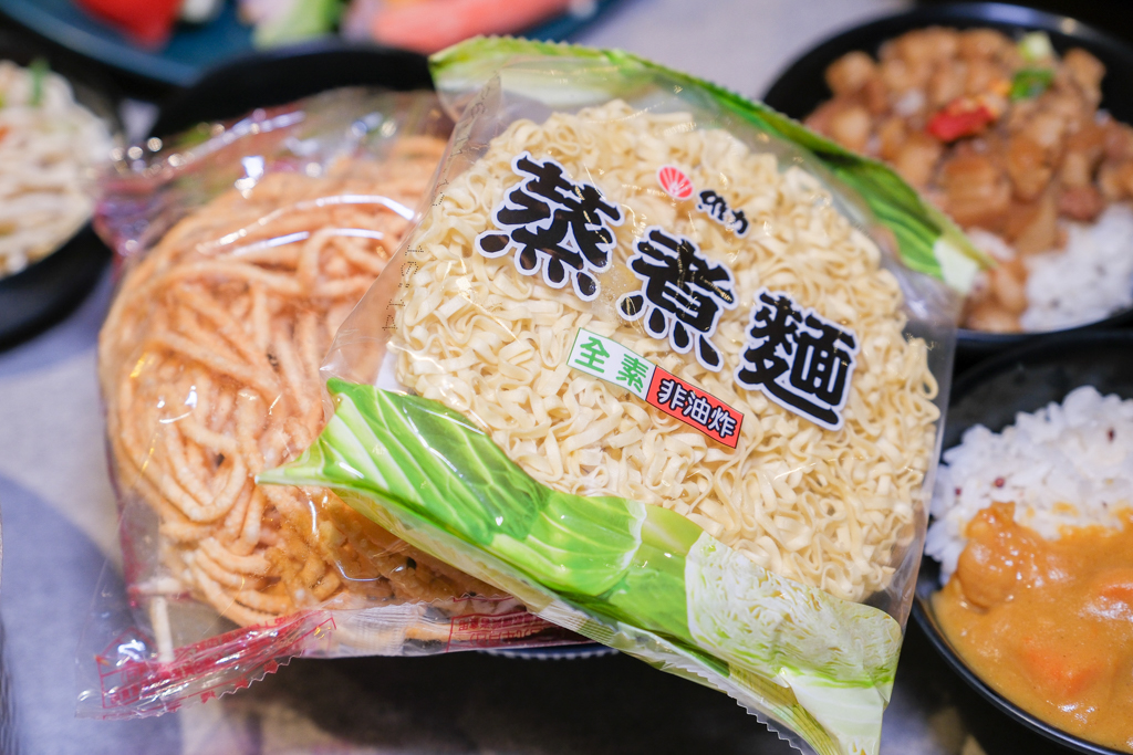 台中西區｜月團圓雞湯火鍋．個人鍋388元以上，50種自助百匯食材，一個人就可以吃鴛鴦鍋 @飛天璇的口袋