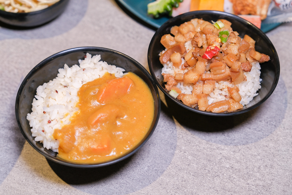 台中西區｜月團圓雞湯火鍋．個人鍋388元以上，50種自助百匯食材，一個人就可以吃鴛鴦鍋 @飛天璇的口袋