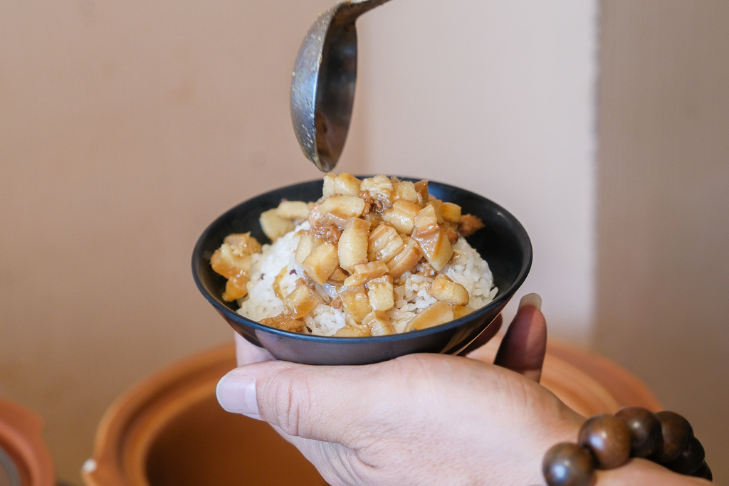 台中西區｜月團圓雞湯火鍋．個人鍋388元以上，50種自助百匯食材，一個人就可以吃鴛鴦鍋 @飛天璇的口袋