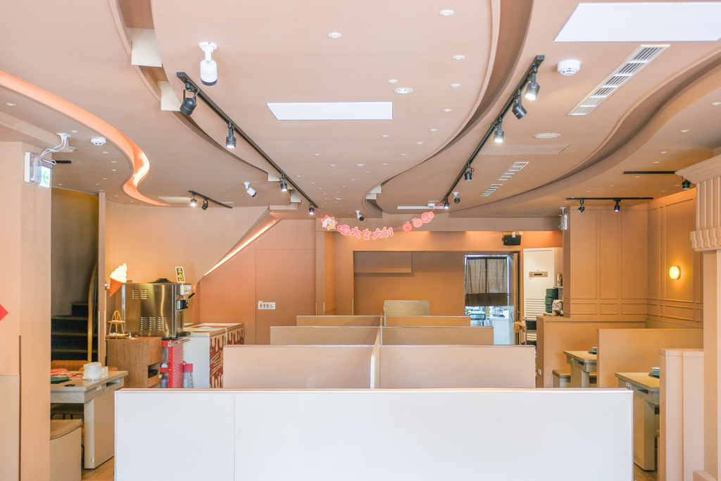 台中西區｜月團圓雞湯火鍋．個人鍋388元以上，50種自助百匯食材，一個人就可以吃鴛鴦鍋 @飛天璇的口袋