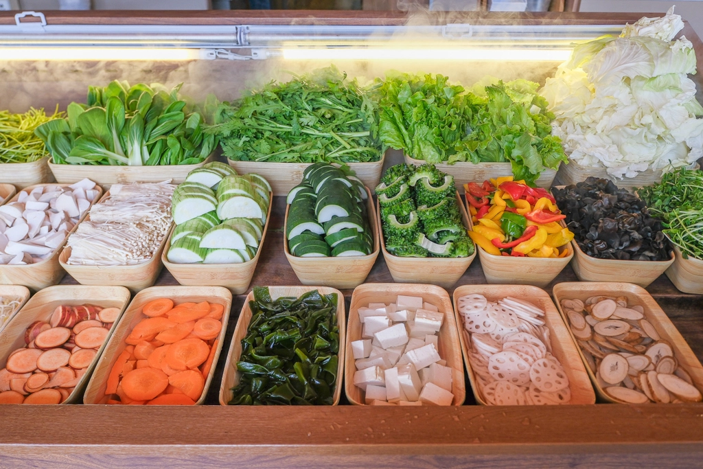 台中西區｜月團圓雞湯火鍋．個人鍋388元以上，50種自助百匯食材，一個人就可以吃鴛鴦鍋 @飛天璇的口袋