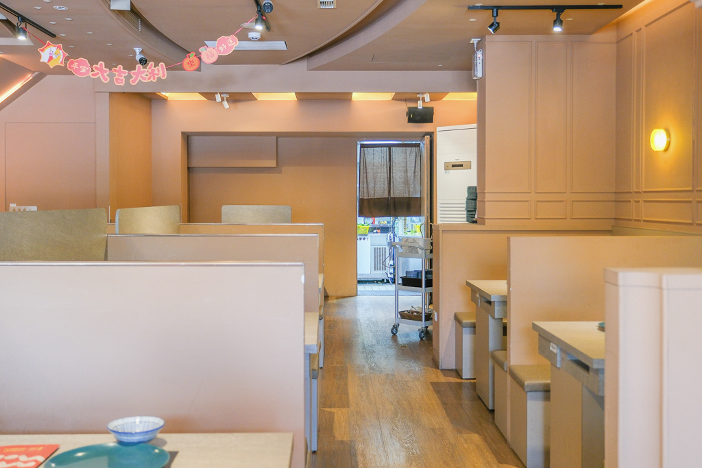 台中西區｜月團圓雞湯火鍋．個人鍋388元以上，50種自助百匯食材，一個人就可以吃鴛鴦鍋 @飛天璇的口袋