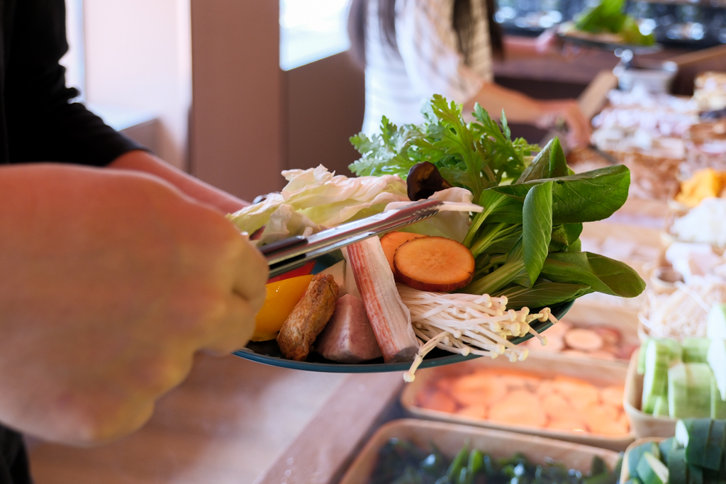 台中西區｜月團圓雞湯火鍋．個人鍋388元以上，50種自助百匯食材，一個人就可以吃鴛鴦鍋 @飛天璇的口袋