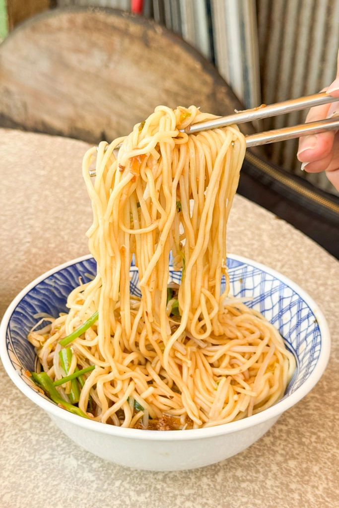 台中北區｜一心當歸鴨．一中商圈30年麵攤，滷味和鴨肉是人氣必點 @飛天璇的口袋