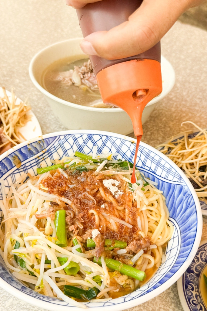 台中北區｜一心當歸鴨．一中商圈30年麵攤，滷味和鴨肉是人氣必點 @飛天璇的口袋