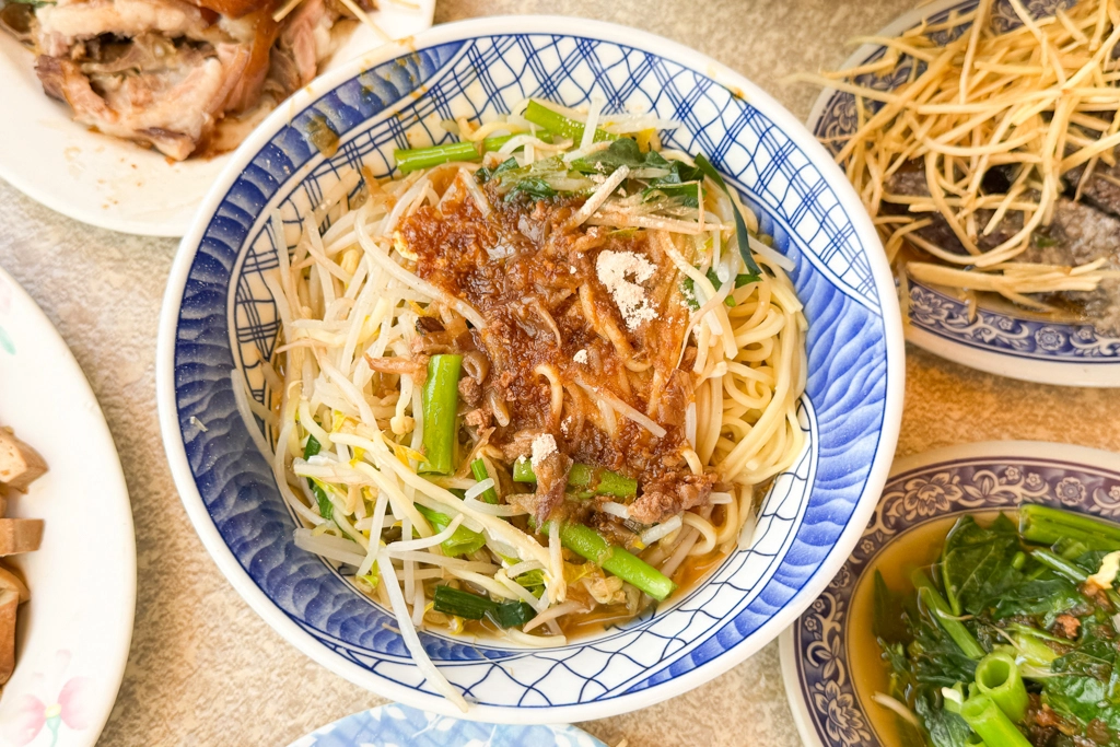 台中北區｜一心當歸鴨．一中商圈30年麵攤，滷味和鴨肉是人氣必點 @飛天璇的口袋