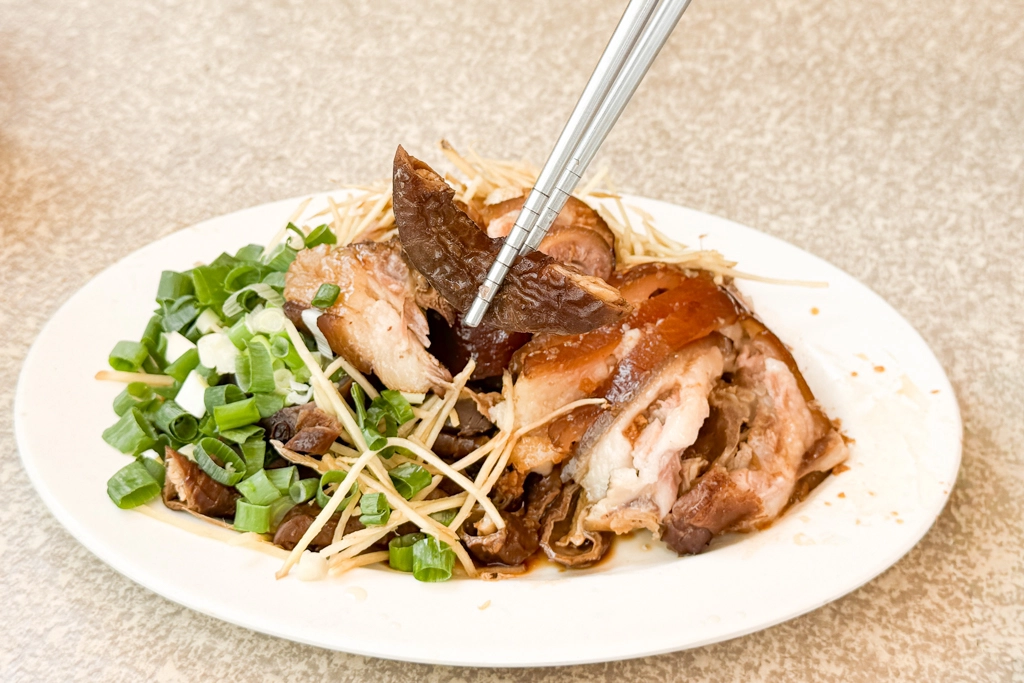 台中北區｜一心當歸鴨．一中商圈30年麵攤，滷味和鴨肉是人氣必點 @飛天璇的口袋