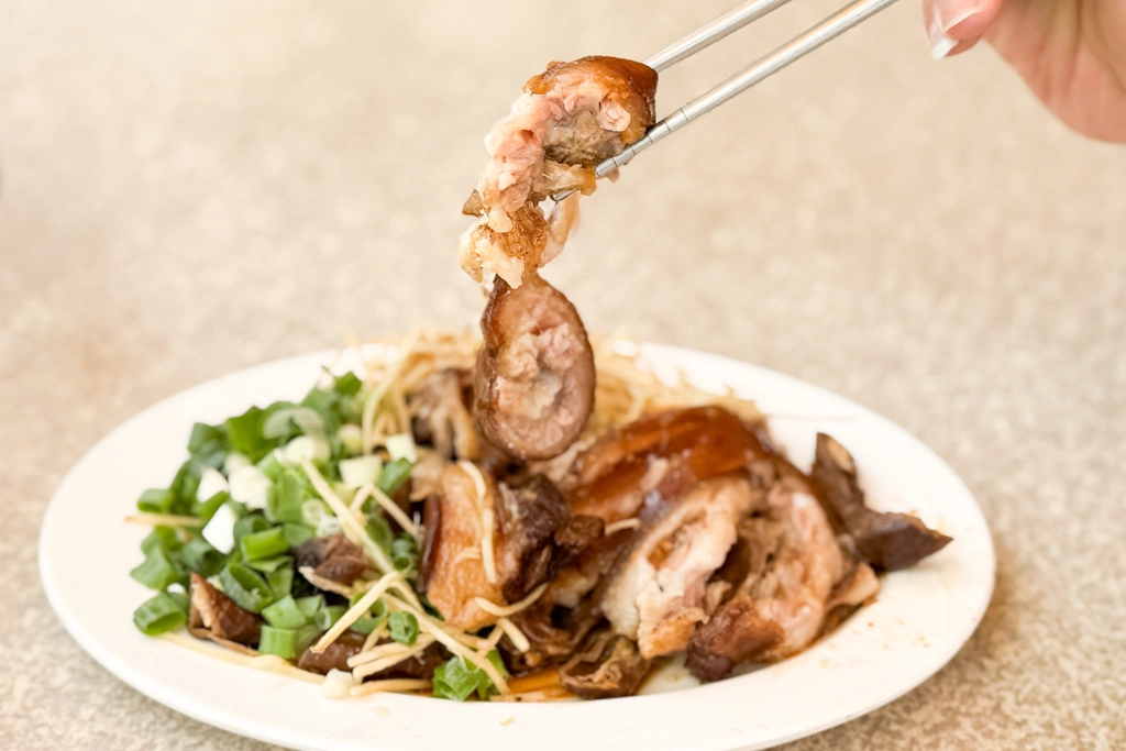 台中北區｜一心當歸鴨．一中商圈30年麵攤，滷味和鴨肉是人氣必點 @飛天璇的口袋