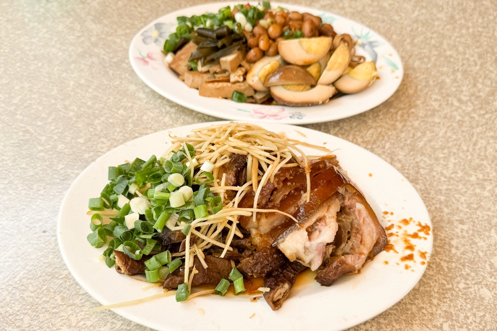 台中北區｜一心當歸鴨．一中商圈30年麵攤，滷味和鴨肉是人氣必點 @飛天璇的口袋