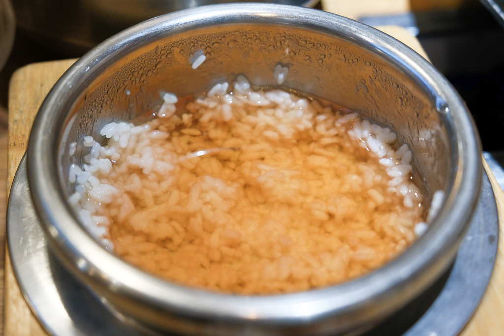 韓國釜山｜王土豆湯總店 정관왕감자탕．釜山超好吃馬鈴薯排鍋湯，機張超人氣排隊美食 @飛天璇的口袋