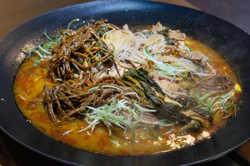 韓國釜山｜王土豆湯總店 정관왕감자탕．釜山超好吃馬鈴薯排鍋湯，機張超人氣排隊美食 @飛天璇的口袋