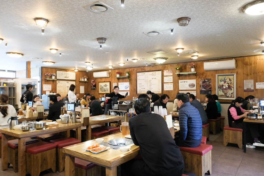 韓國釜山｜王土豆湯總店 정관왕감자탕．釜山超好吃馬鈴薯排鍋湯，機張超人氣排隊美食 @飛天璇的口袋