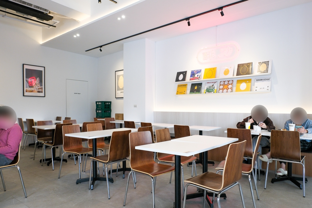 台中西區｜酥力蛋餅 三民店 SOORI EGGS Taichung．台中文青風早餐店，有大腸麵線和剁椒蛋餅 @飛天璇的口袋