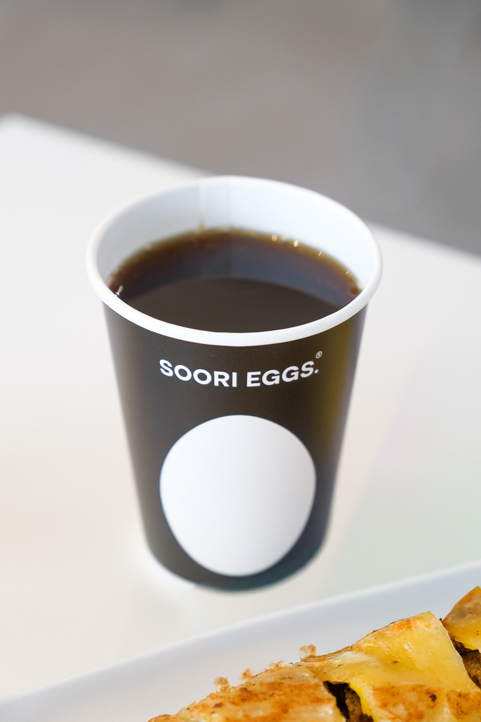 台中西區｜酥力蛋餅 三民店 SOORI EGGS Taichung．台中文青風早餐店，有大腸麵線和剁椒蛋餅 @飛天璇的口袋