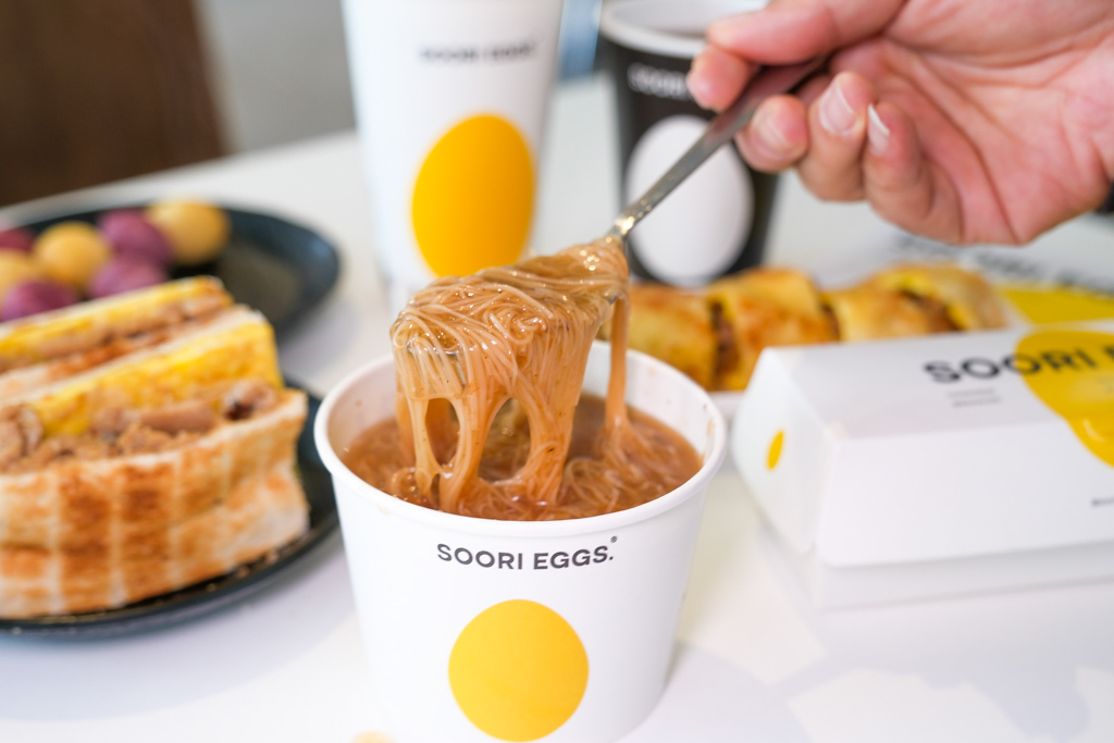 台中西區｜酥力蛋餅 三民店 SOORI EGGS Taichung．台中文青風早餐店，有大腸麵線和剁椒蛋餅 @飛天璇的口袋