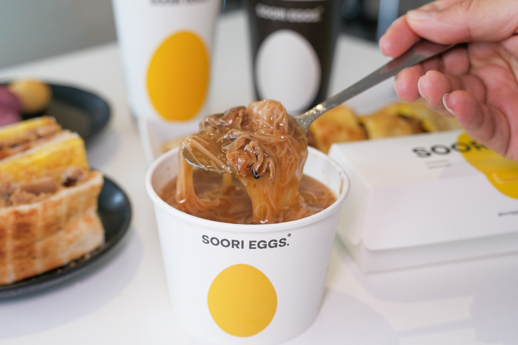 台中西區｜酥力蛋餅 三民店 SOORI EGGS Taichung．台中文青風早餐店，有大腸麵線和剁椒蛋餅 @飛天璇的口袋