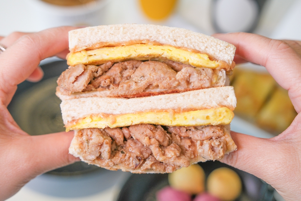 台中西區｜酥力蛋餅 三民店 SOORI EGGS Taichung．台中文青風早餐店，有大腸麵線和剁椒蛋餅 @飛天璇的口袋