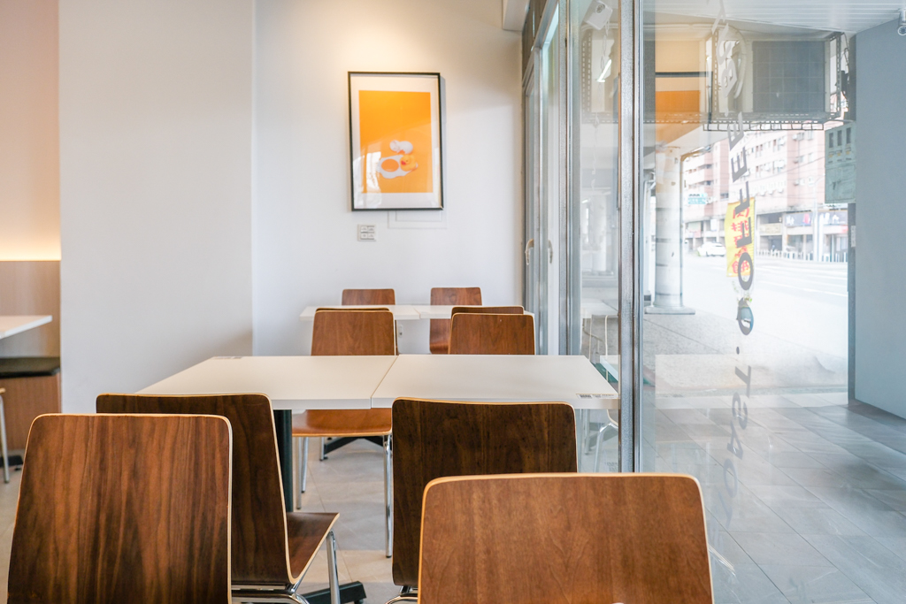 台中西區｜酥力蛋餅 三民店 SOORI EGGS Taichung．台中文青風早餐店，有大腸麵線和剁椒蛋餅 @飛天璇的口袋