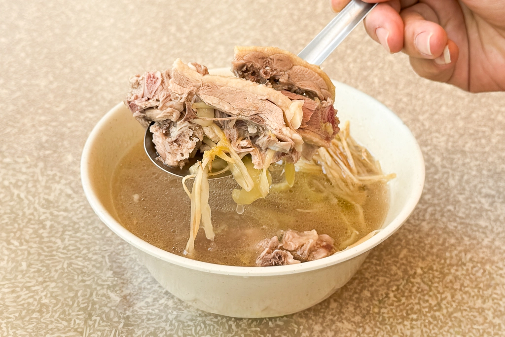 台中北區｜一心當歸鴨．一中商圈30年麵攤，滷味和鴨肉是人氣必點 @飛天璇的口袋