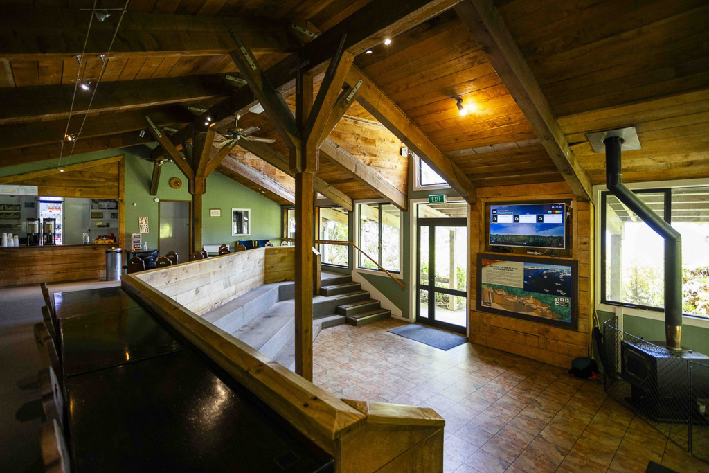 紐西蘭南島｜蒂阿瑙螢火蟲洞．南島超美奇幻探險，洞穴裡的藍色銀河 @飛天璇的口袋