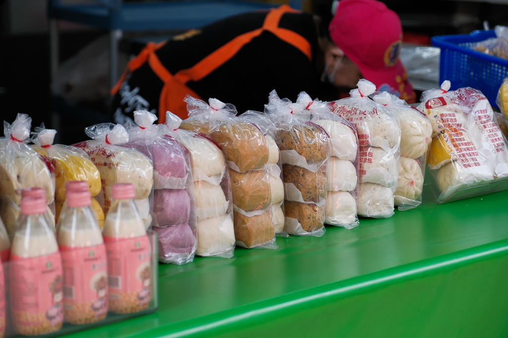 苗栗通霄｜阿潔饅頭．天然老麵發酵揉製麵糰，2000元創業腳踏車沿街叫賣 @飛天璇的口袋