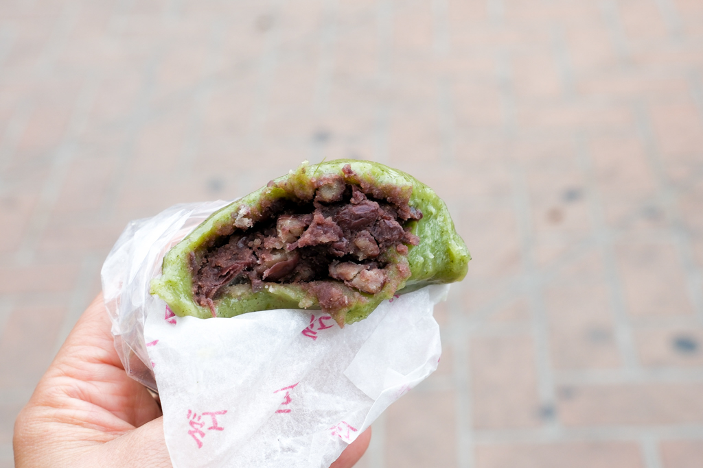 苗栗通霄｜陳媽媽艾草粿．連艾草都是自己種的，白沙屯人氣草仔粿 @飛天璇的口袋