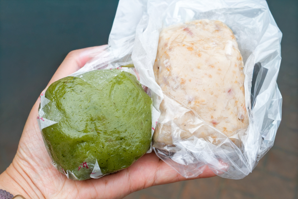 苗栗通霄｜陳媽媽艾草粿．連艾草都是自己種的，白沙屯人氣草仔粿 @飛天璇的口袋