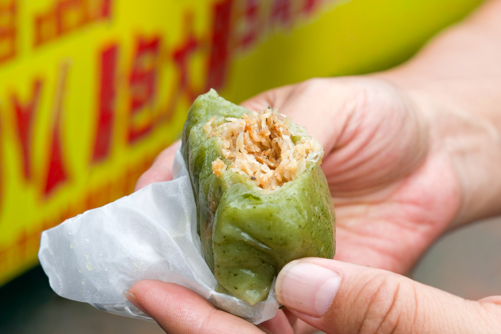 苗栗通霄｜陳媽媽艾草粿．連艾草都是自己種的，白沙屯人氣草仔粿 @飛天璇的口袋