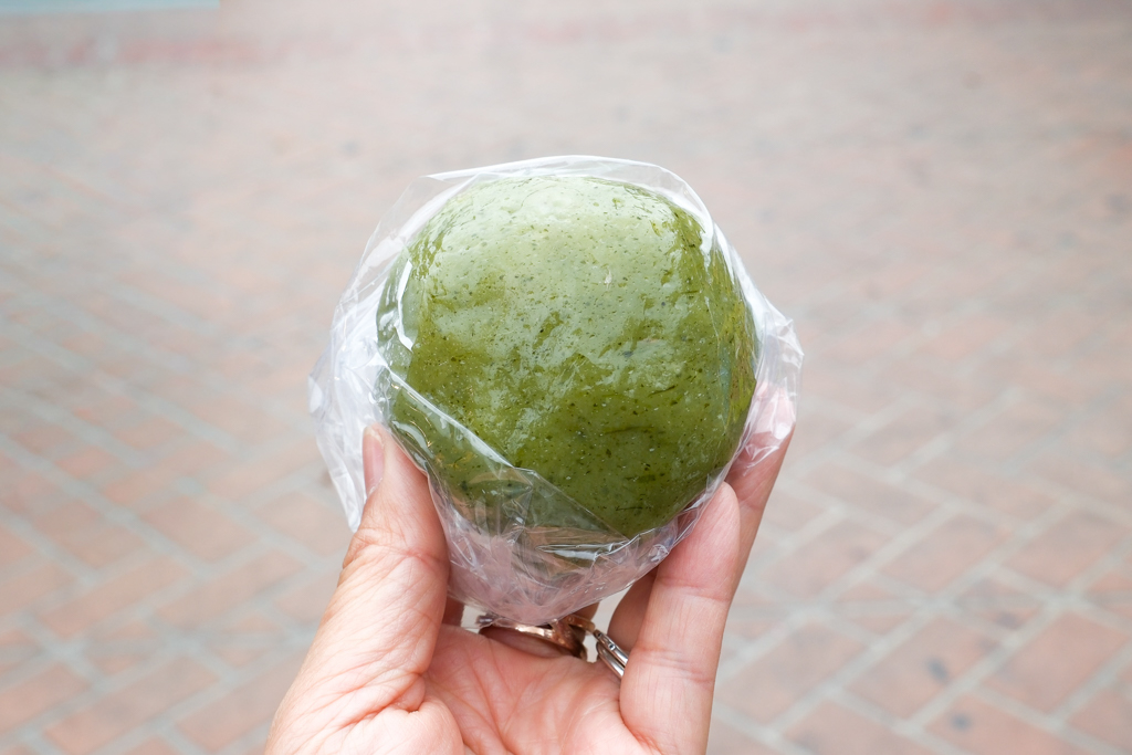 苗栗通霄｜陳媽媽艾草粿．連艾草都是自己種的，白沙屯人氣草仔粿 @飛天璇的口袋