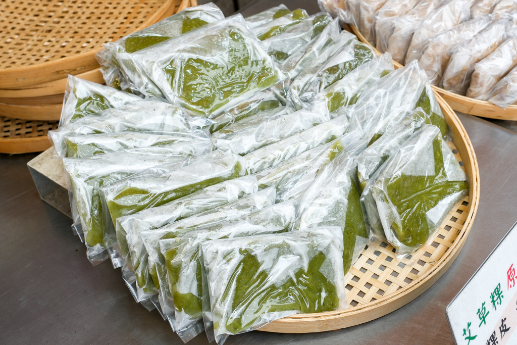 苗栗通霄｜陳媽媽艾草粿．連艾草都是自己種的，白沙屯人氣草仔粿 @飛天璇的口袋