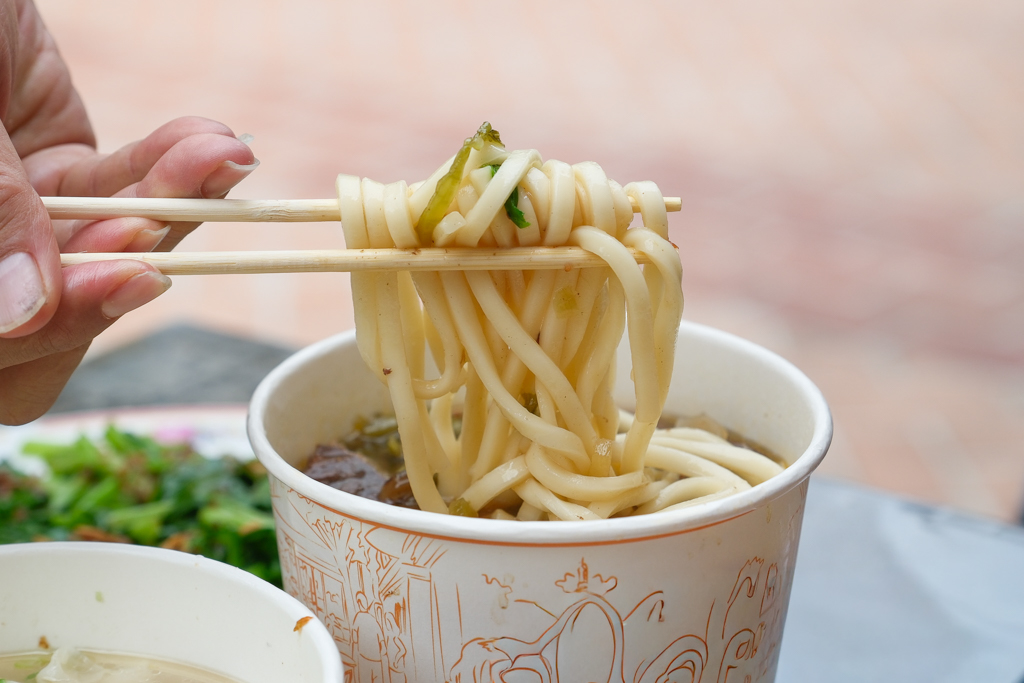 苗栗通霄｜老杜牛肉麵．白沙屯40年老店，就是每個人住家巷口麵攤的味道 @飛天璇的口袋