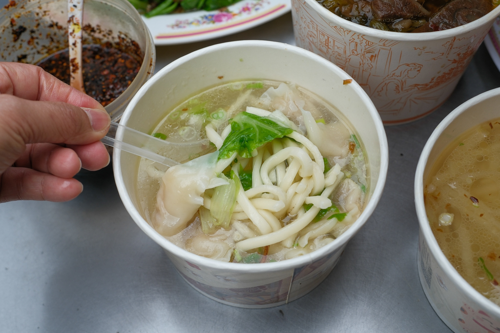 苗栗通霄｜老杜牛肉麵．白沙屯40年老店，就是每個人住家巷口麵攤的味道 @飛天璇的口袋