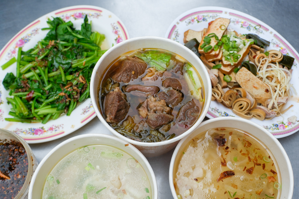 苗栗通霄｜老杜牛肉麵．白沙屯40年老店，就是每個人住家巷口麵攤的味道 @飛天璇的口袋