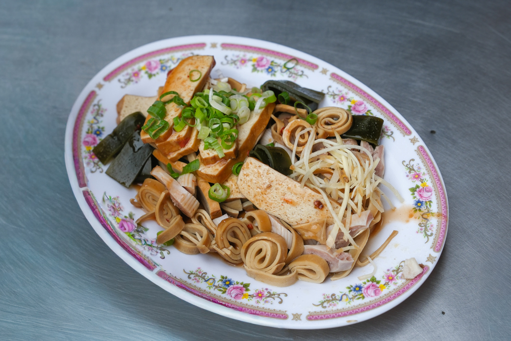 苗栗通霄｜老杜牛肉麵．白沙屯40年老店，就是每個人住家巷口麵攤的味道 @飛天璇的口袋