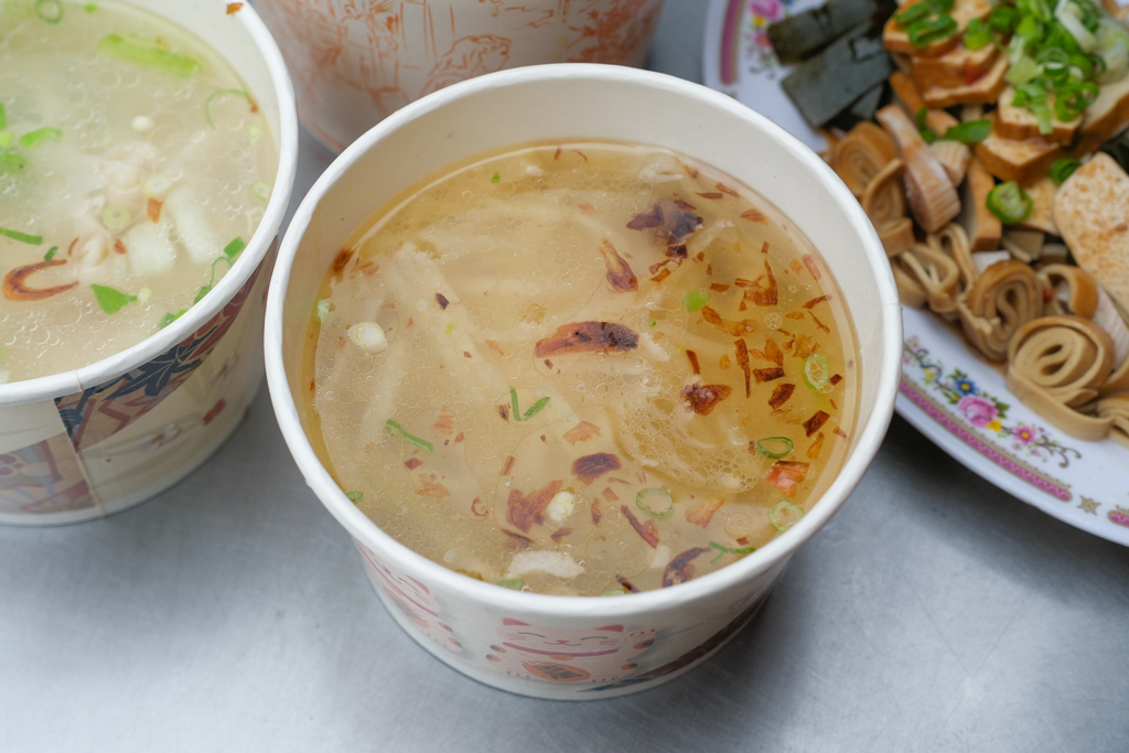 苗栗通霄｜老杜牛肉麵．白沙屯40年老店，就是每個人住家巷口麵攤的味道 @飛天璇的口袋