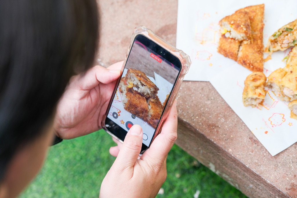 苗栗通霄|東北香粑粑.白沙屯人氣排隊店,根本就是中國版的蚵嗲 @飛天璇的口袋 苗栗通霄|東北香粑粑.白沙屯人氣排隊店,根本就是中國版的蚵嗲 @飛天璇的口袋