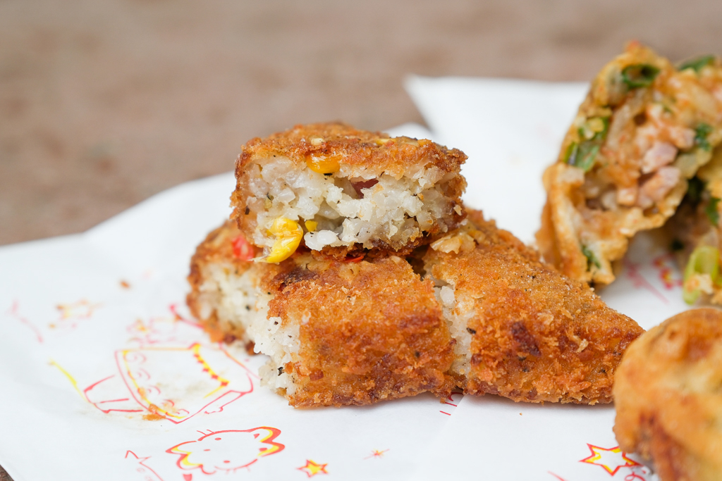 苗栗通霄|東北香粑粑.白沙屯人氣排隊店,根本就是中國版的蚵嗲 @飛天璇的口袋 苗栗通霄|東北香粑粑.白沙屯人氣排隊店,根本就是中國版的蚵嗲 @飛天璇的口袋