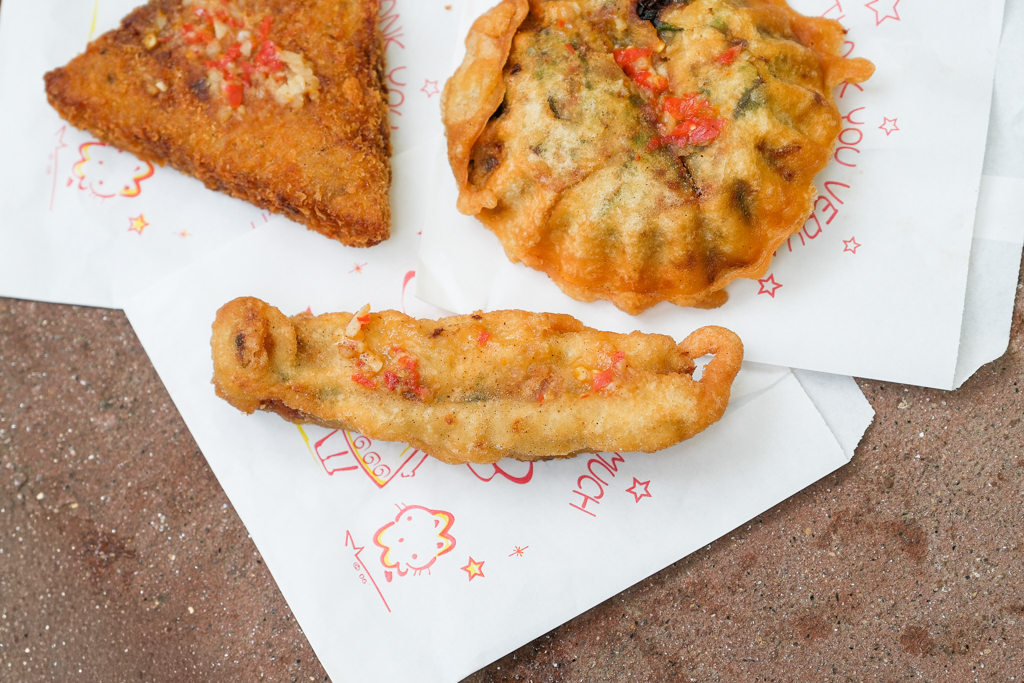 苗栗通霄｜東北香粑粑．白沙屯人氣排隊店，根本就是中國版的蚵嗲 @飛天璇的口袋