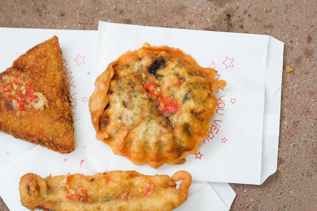 苗栗通霄｜東北香粑粑．白沙屯人氣排隊店，根本就是中國版的蚵嗲 @飛天璇的口袋