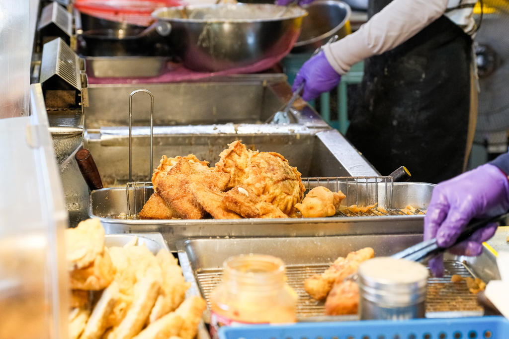 苗栗通霄｜東北香粑粑．白沙屯人氣排隊店，根本就是中國版的蚵嗲 @飛天璇的口袋