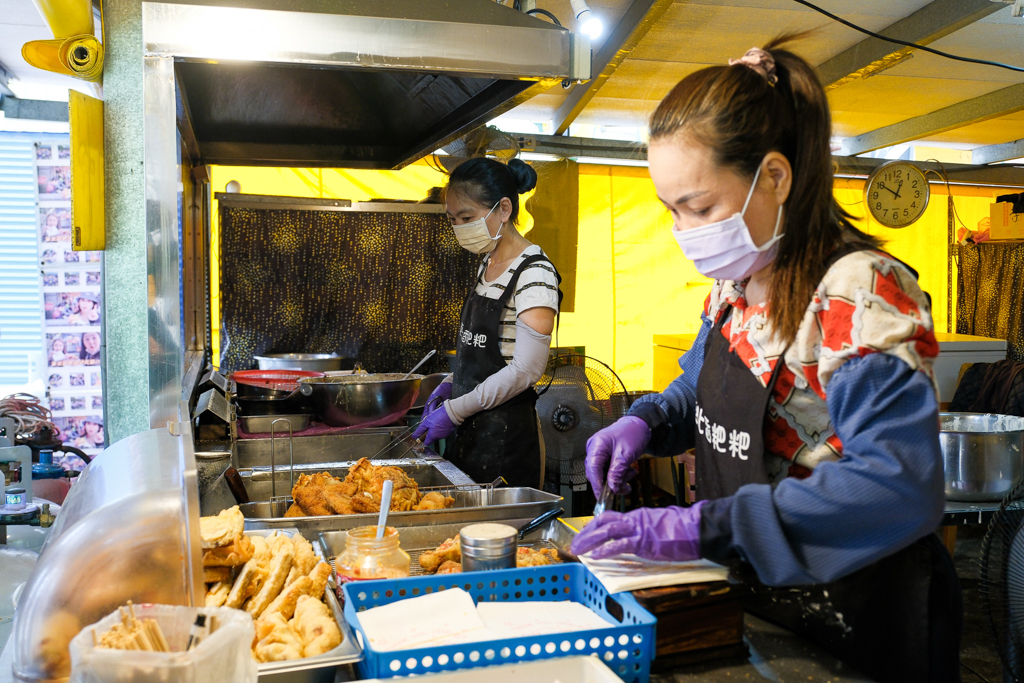 苗栗通霄|東北香粑粑.白沙屯人氣排隊店,根本就是中國版的蚵嗲 @飛天璇的口袋 苗栗通霄|東北香粑粑.白沙屯人氣排隊店,根本就是中國版的蚵嗲 @飛天璇的口袋