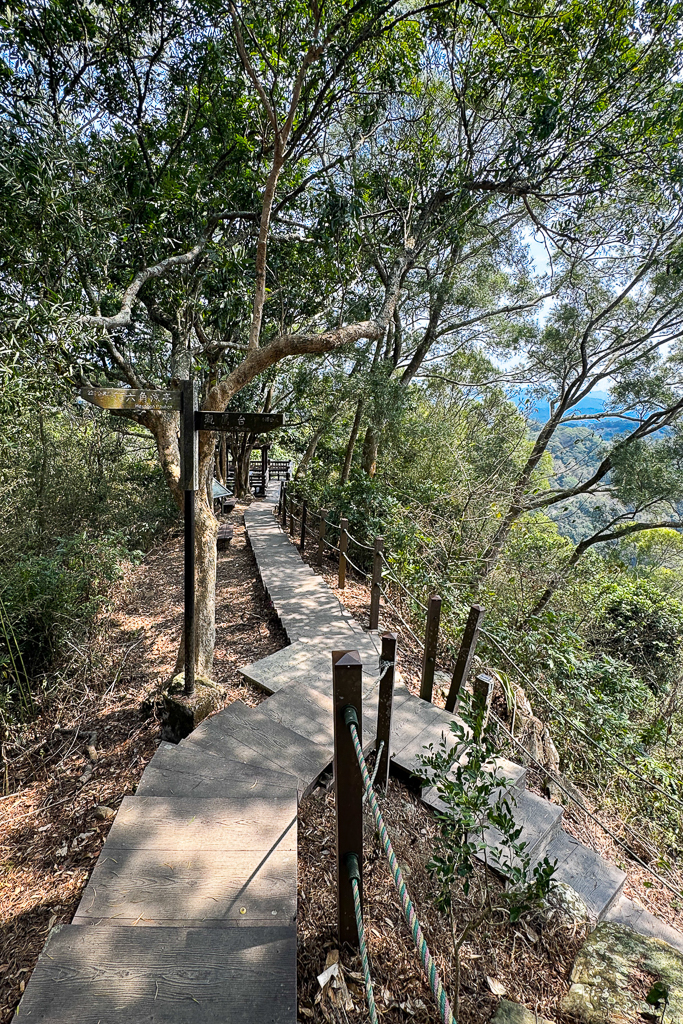 台中潭子｜新田登山步道．挑戰1063階木棧階梯．編號40小百岳聚興山 @飛天璇的口袋