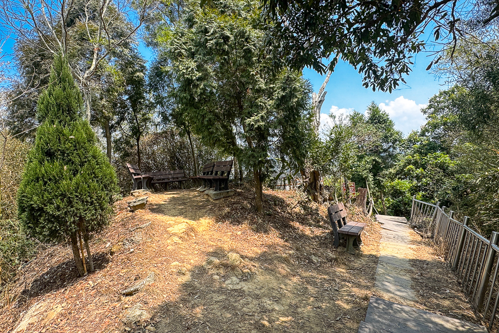 台中潭子｜新田登山步道．挑戰1063階木棧階梯．編號40小百岳聚興山 @飛天璇的口袋