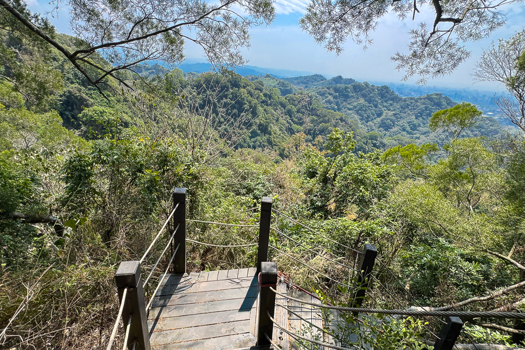 台中潭子｜新田登山步道．挑戰1063階木棧階梯．編號40小百岳聚興山 @飛天璇的口袋
